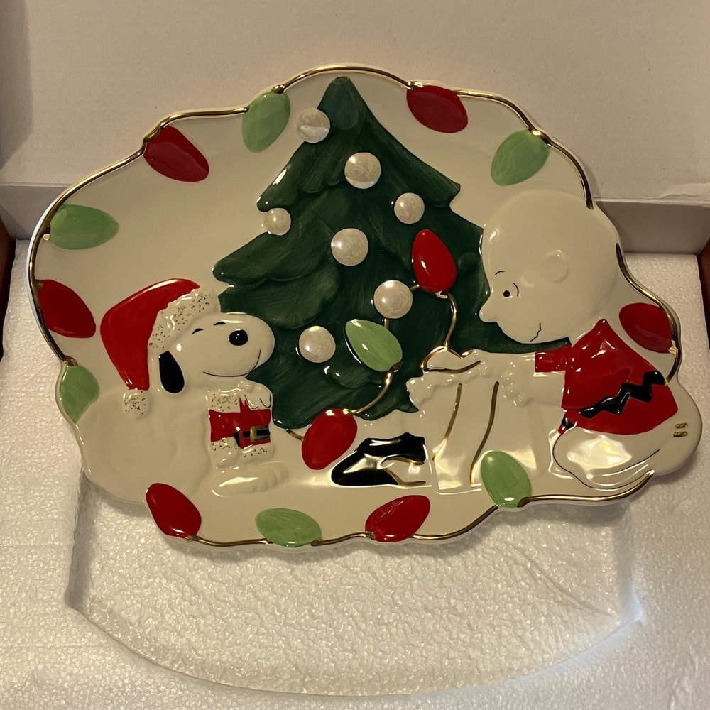 Lenox Snoopy's Christmas Gilded Porcelain Canape Plate
